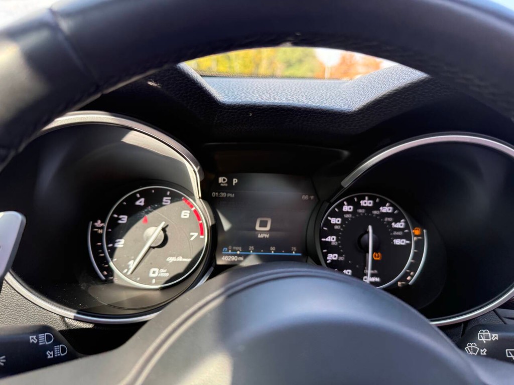 Alfa Romeo Stelvio Vehicle Full-screen Gallery Image 38