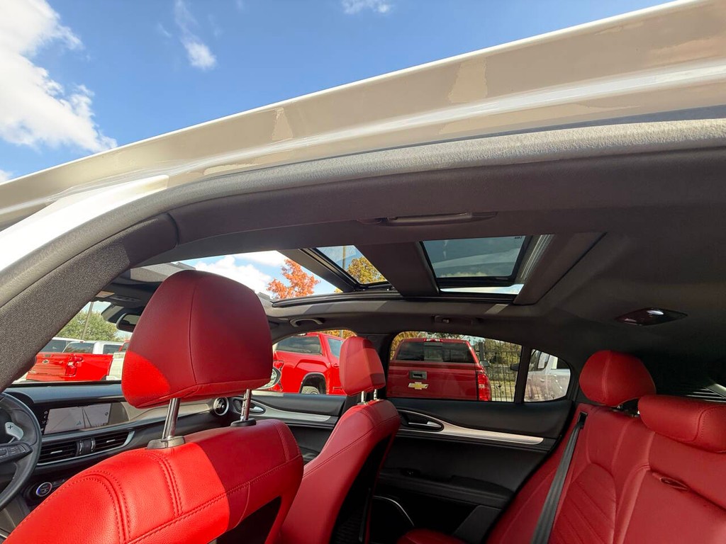 Alfa Romeo Stelvio Vehicle Full-screen Gallery Image 39