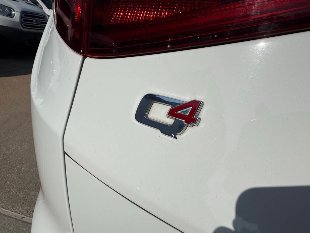 Alfa Romeo Stelvio Vehicle Full-screen Gallery Image 44