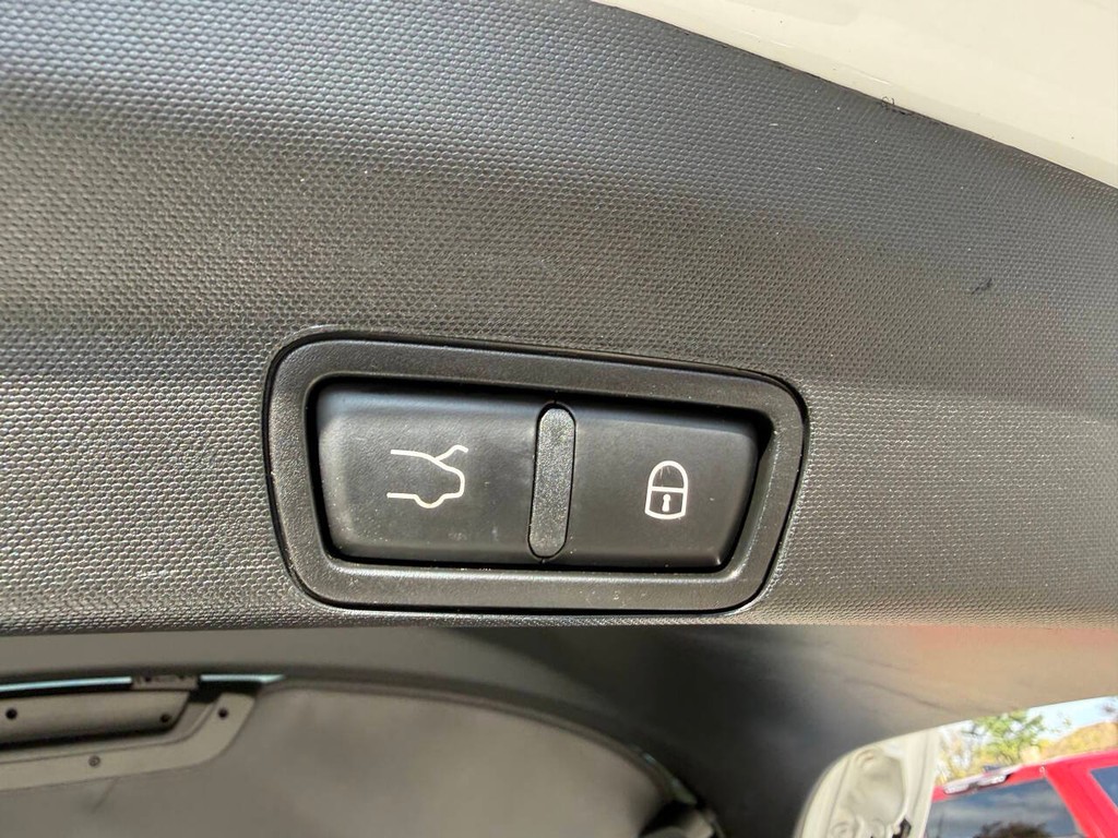 Alfa Romeo Stelvio Vehicle Full-screen Gallery Image 47