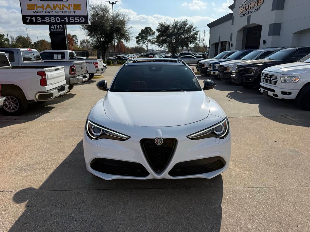 Alfa Romeo Stelvio Vehicle Full-screen Gallery Image 49