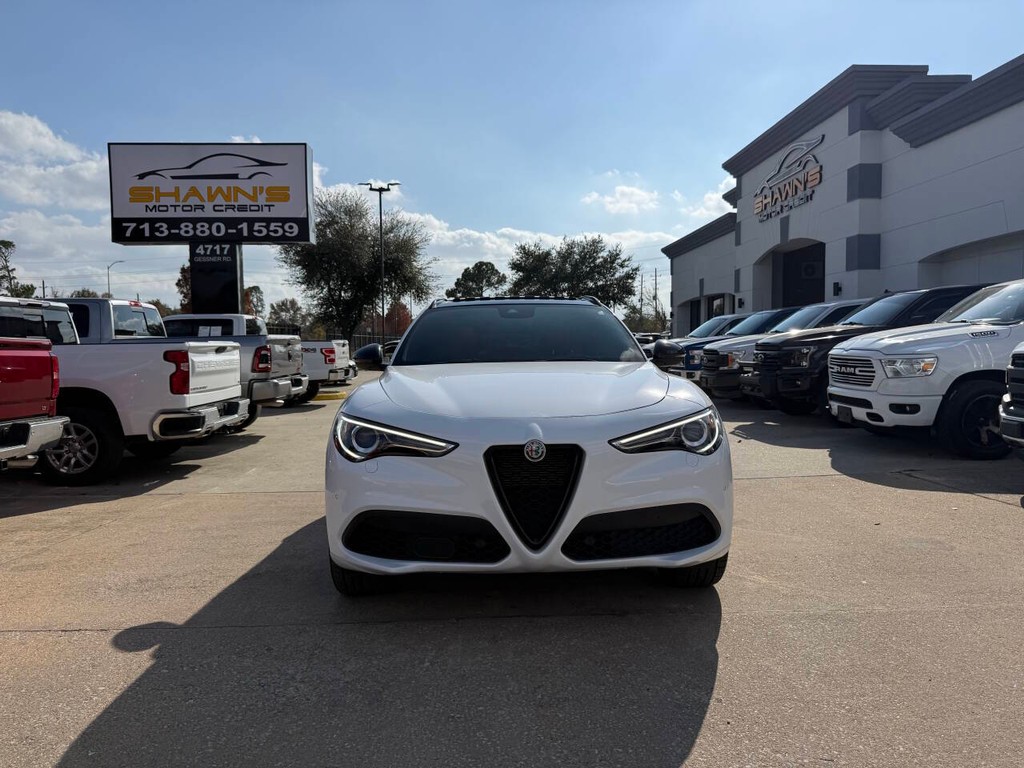 Alfa Romeo Stelvio Vehicle Full-screen Gallery Image 50