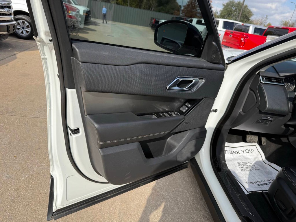 Land Rover Range Rover Velar Vehicle Full-screen Gallery Image 08