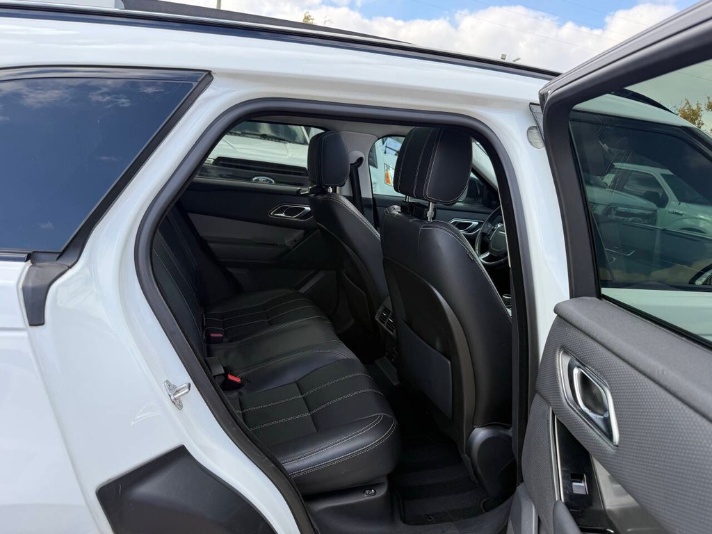 Land Rover Range Rover Velar Vehicle Full-screen Gallery Image 15