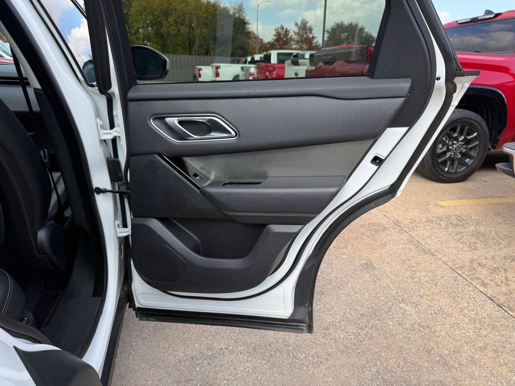 Land Rover Range Rover Velar Vehicle Full-screen Gallery Image 16