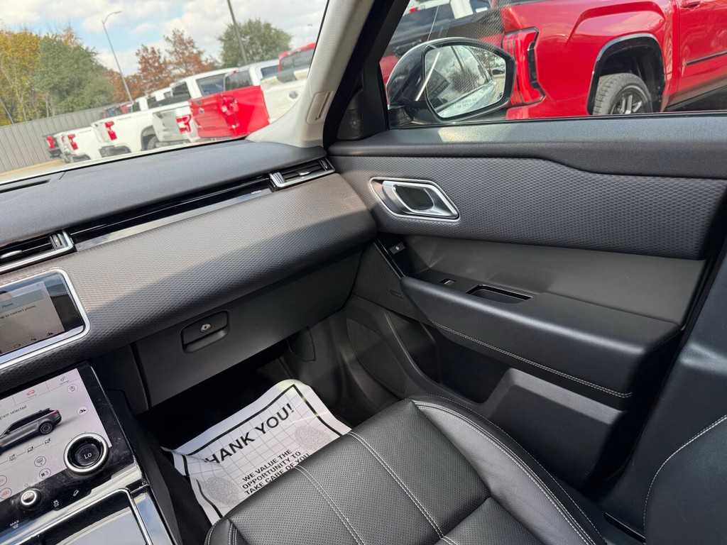 Land Rover Range Rover Velar Vehicle Full-screen Gallery Image 19