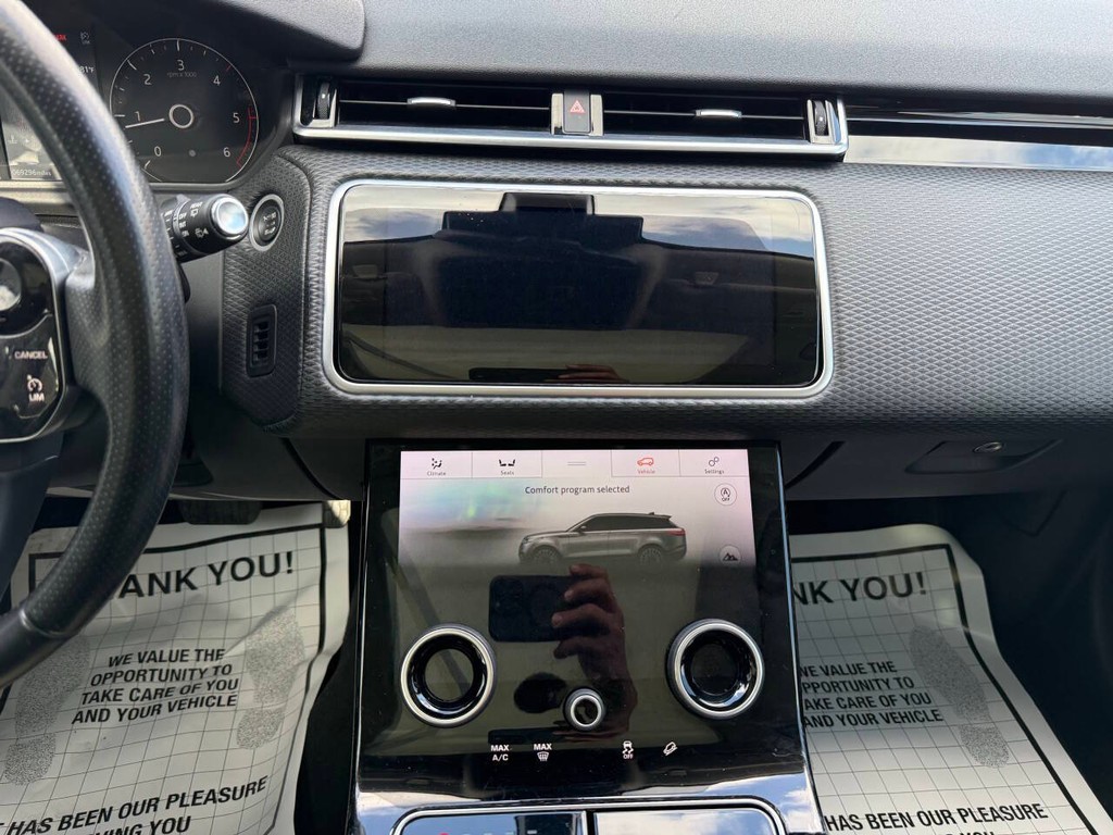 Land Rover Range Rover Velar Vehicle Full-screen Gallery Image 23