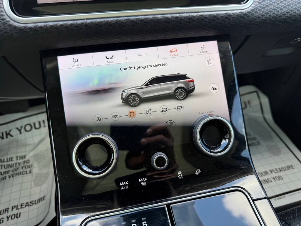 Land Rover Range Rover Velar Vehicle Full-screen Gallery Image 25