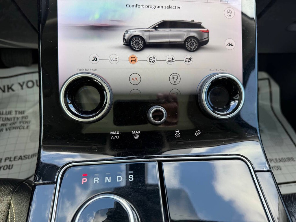 Land Rover Range Rover Velar Vehicle Full-screen Gallery Image 26