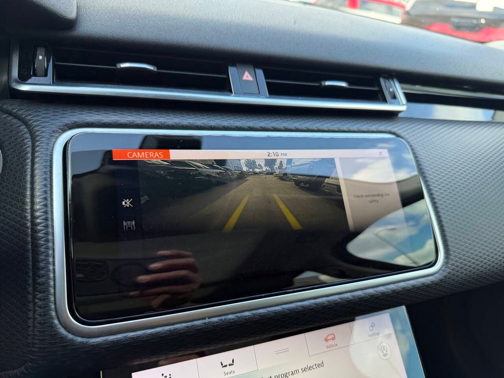 Land Rover Range Rover Velar Vehicle Full-screen Gallery Image 27