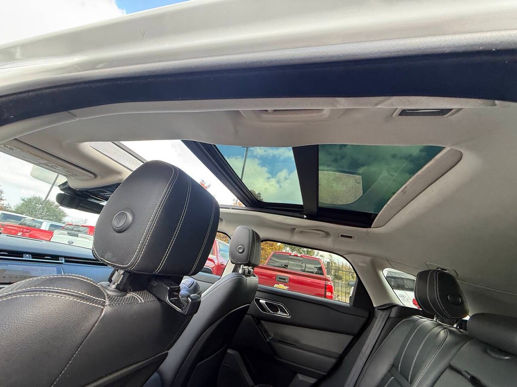 Land Rover Range Rover Velar Vehicle Full-screen Gallery Image 31