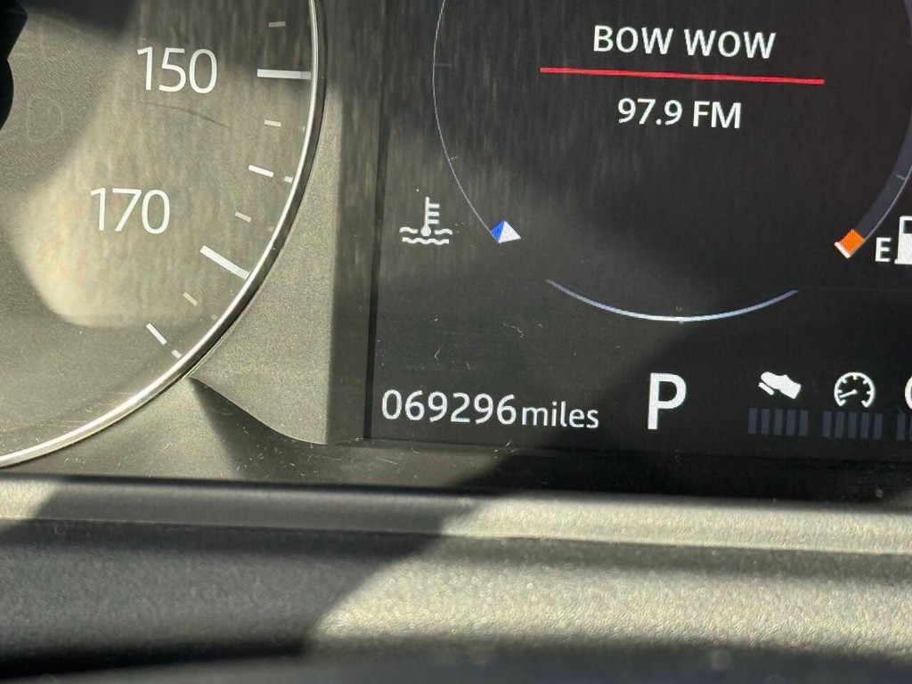 Land Rover Range Rover Velar Vehicle Full-screen Gallery Image 33