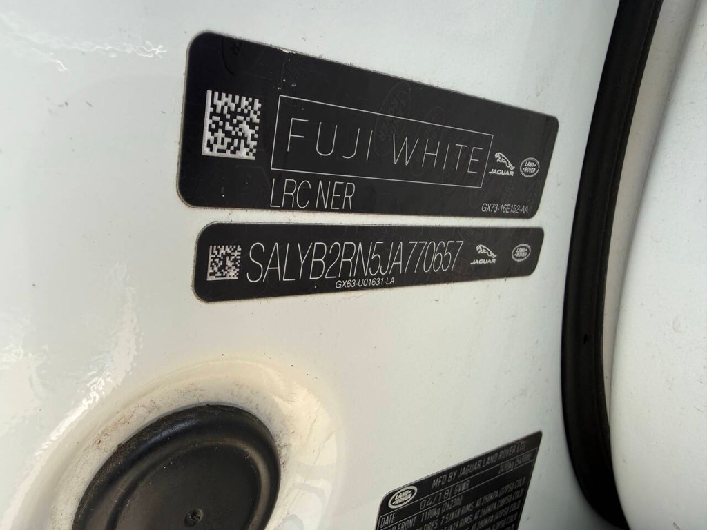 Land Rover Range Rover Velar Vehicle Full-screen Gallery Image 34