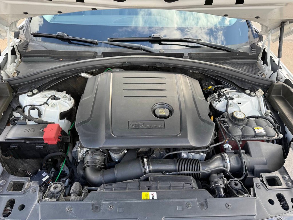 Land Rover Range Rover Velar Vehicle Full-screen Gallery Image 36