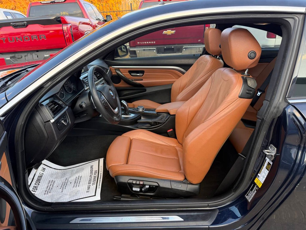 BMW 4 Series Vehicle Full-screen Gallery Image 08