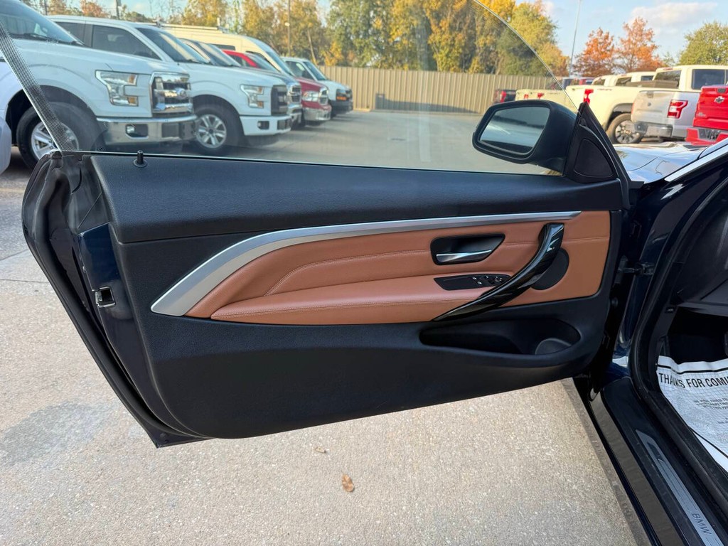 BMW 4 Series Vehicle Full-screen Gallery Image 10