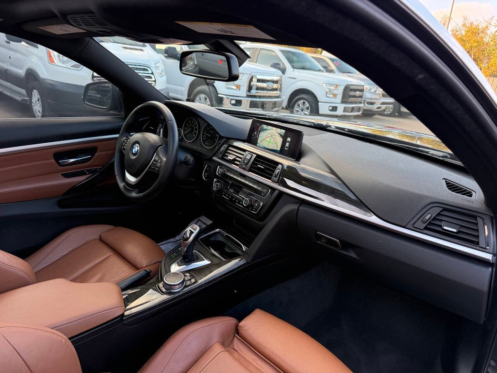 BMW 4 Series Vehicle Full-screen Gallery Image 11