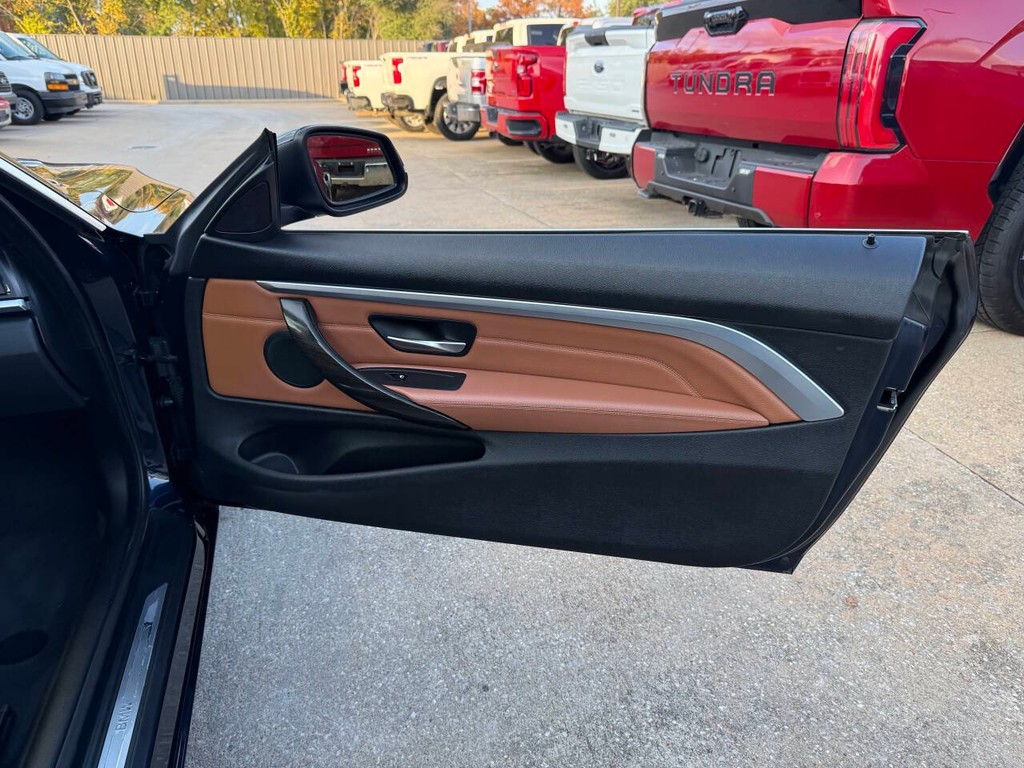 BMW 4 Series Vehicle Full-screen Gallery Image 14