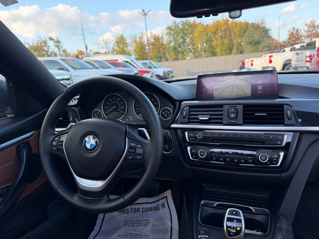 BMW 4 Series Vehicle Full-screen Gallery Image 17