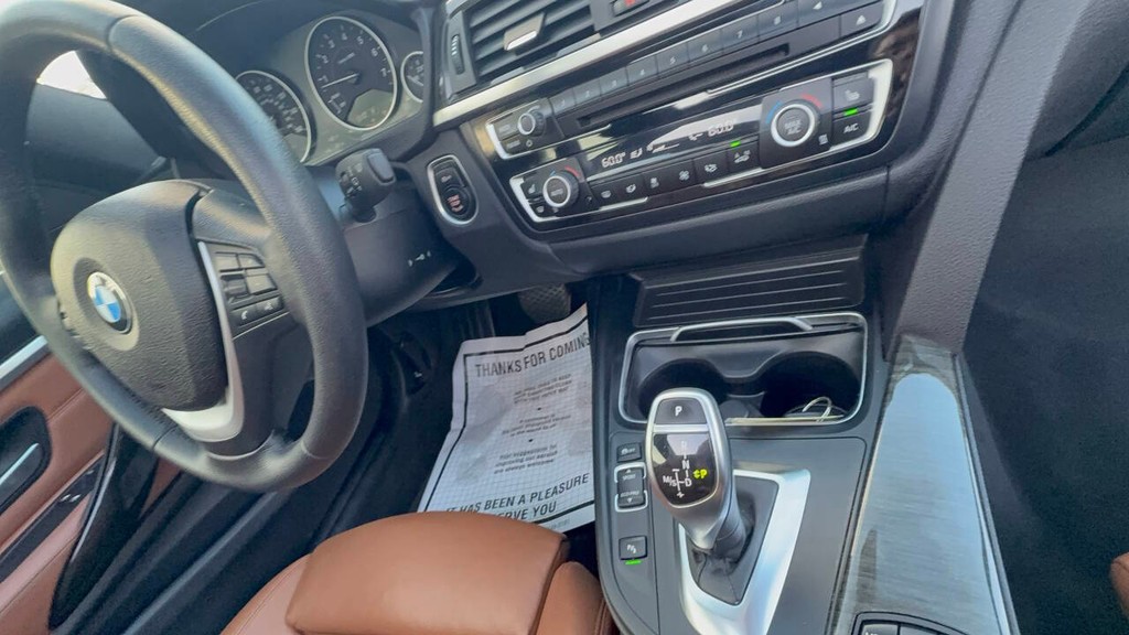 BMW 4 Series Vehicle Full-screen Gallery Image 19