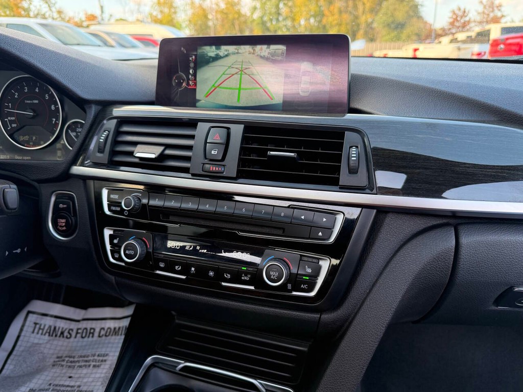 BMW 4 Series Vehicle Full-screen Gallery Image 21