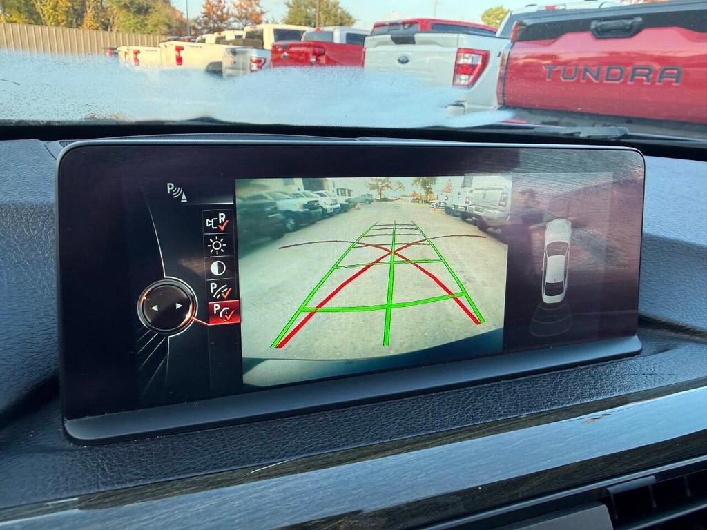 BMW 4 Series Vehicle Full-screen Gallery Image 23