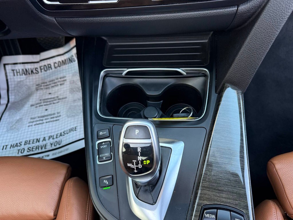 BMW 4 Series Vehicle Full-screen Gallery Image 25