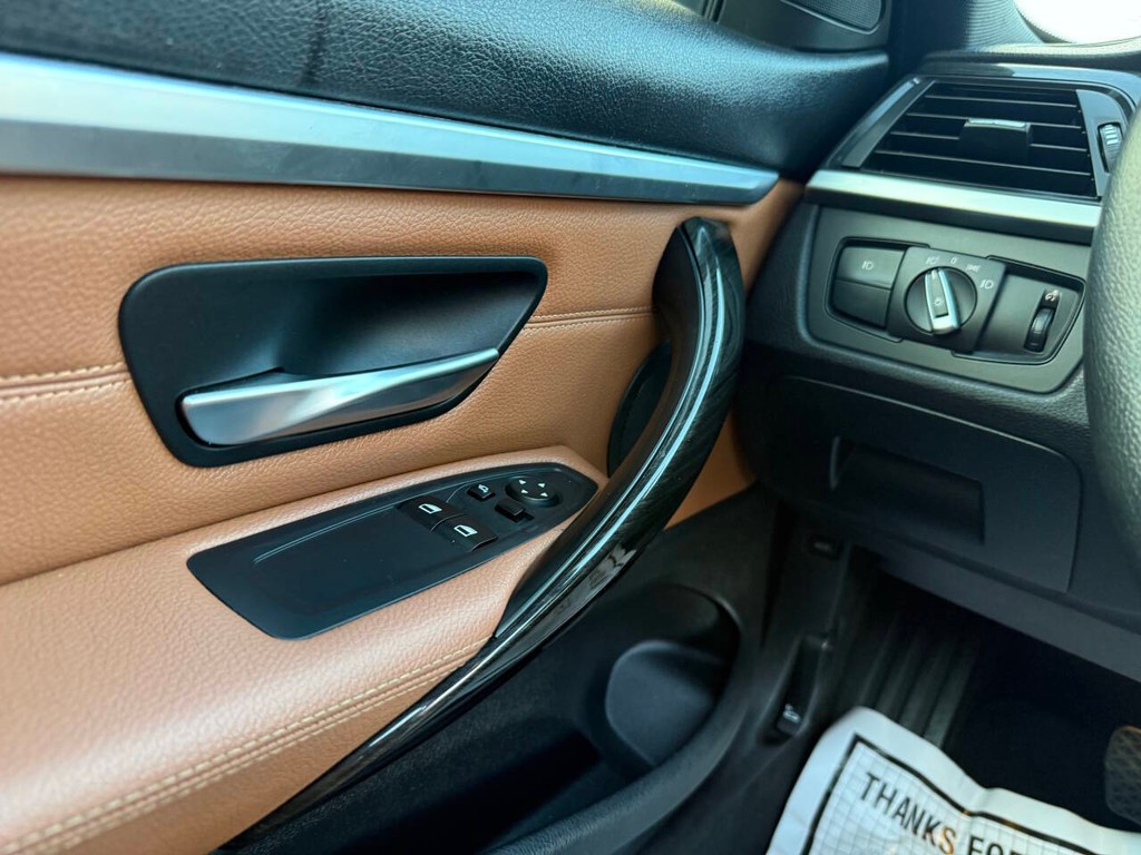 BMW 4 Series Vehicle Full-screen Gallery Image 26