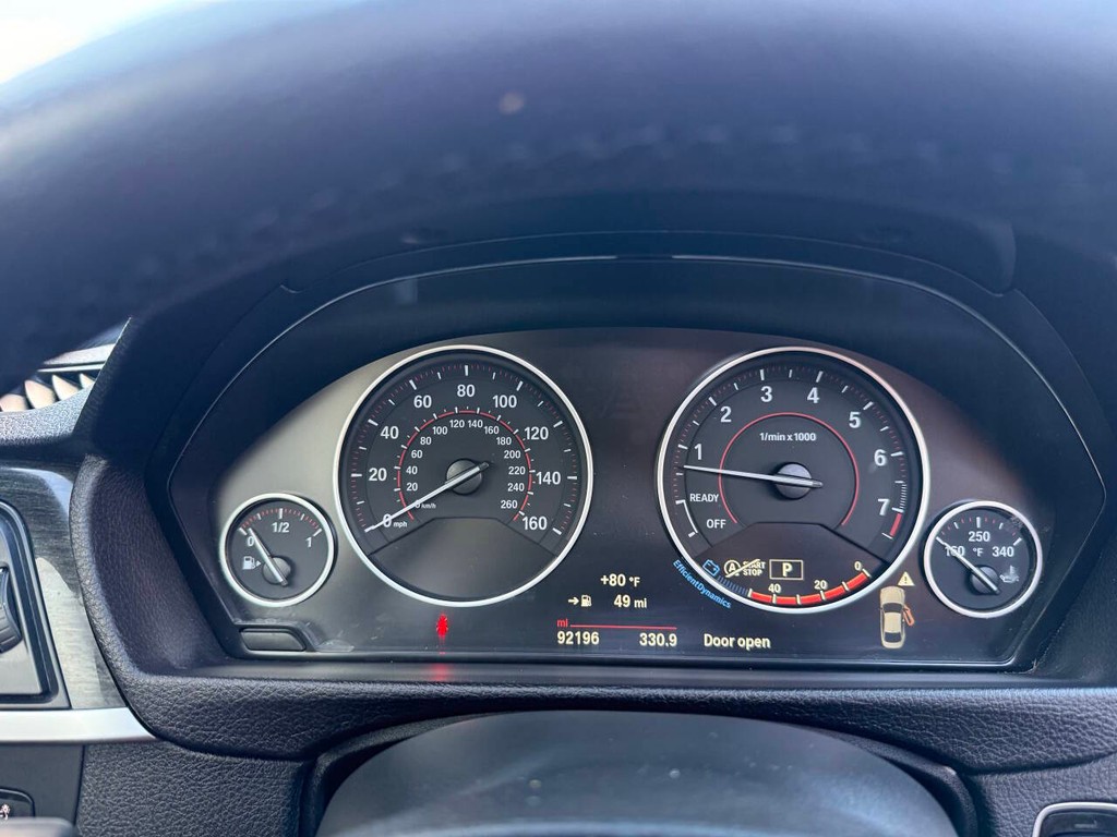 BMW 4 Series Vehicle Full-screen Gallery Image 28