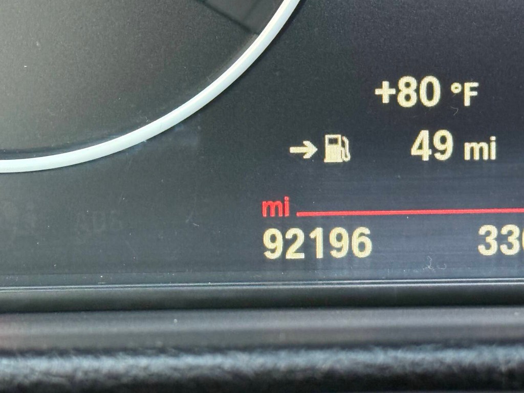 BMW 4 Series Vehicle Full-screen Gallery Image 29