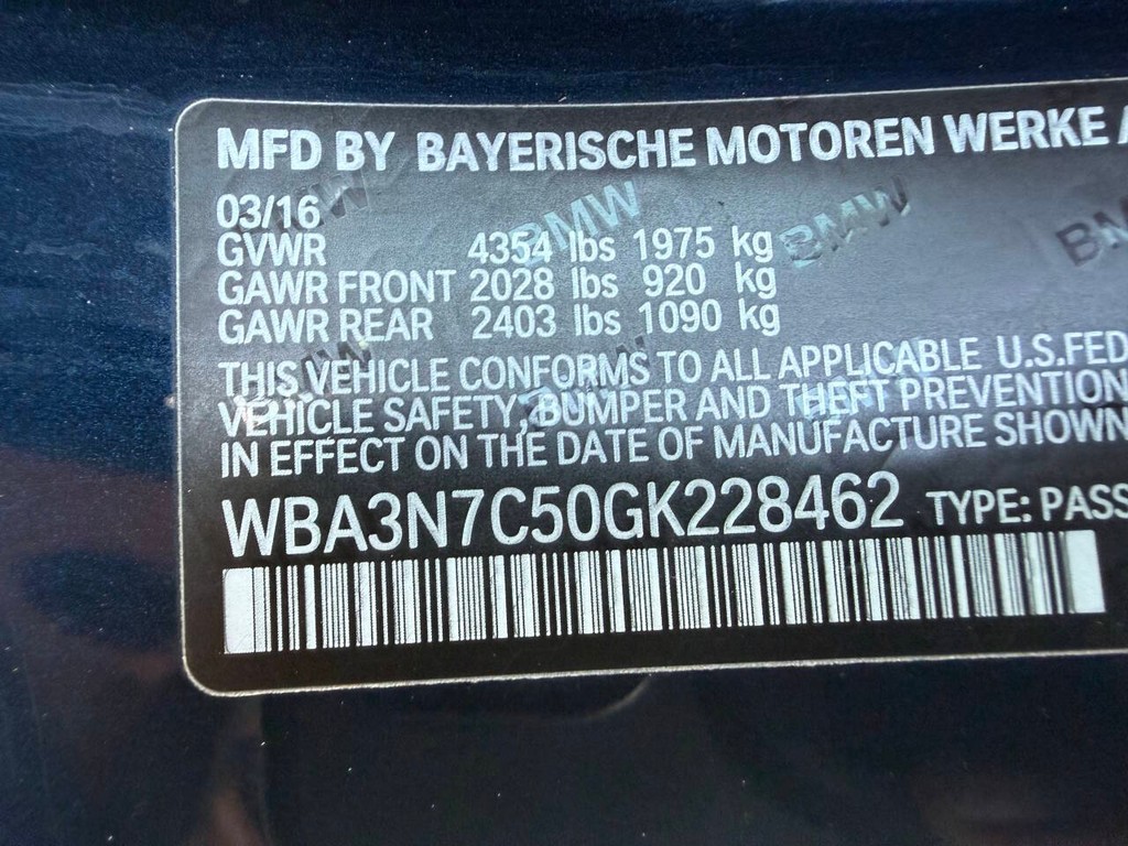 BMW 4 Series Vehicle Full-screen Gallery Image 30