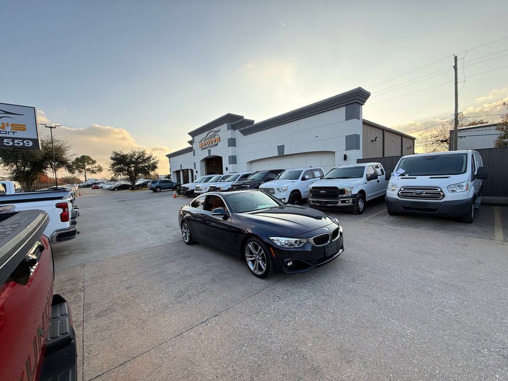 BMW 4 Series Vehicle Full-screen Gallery Image 38