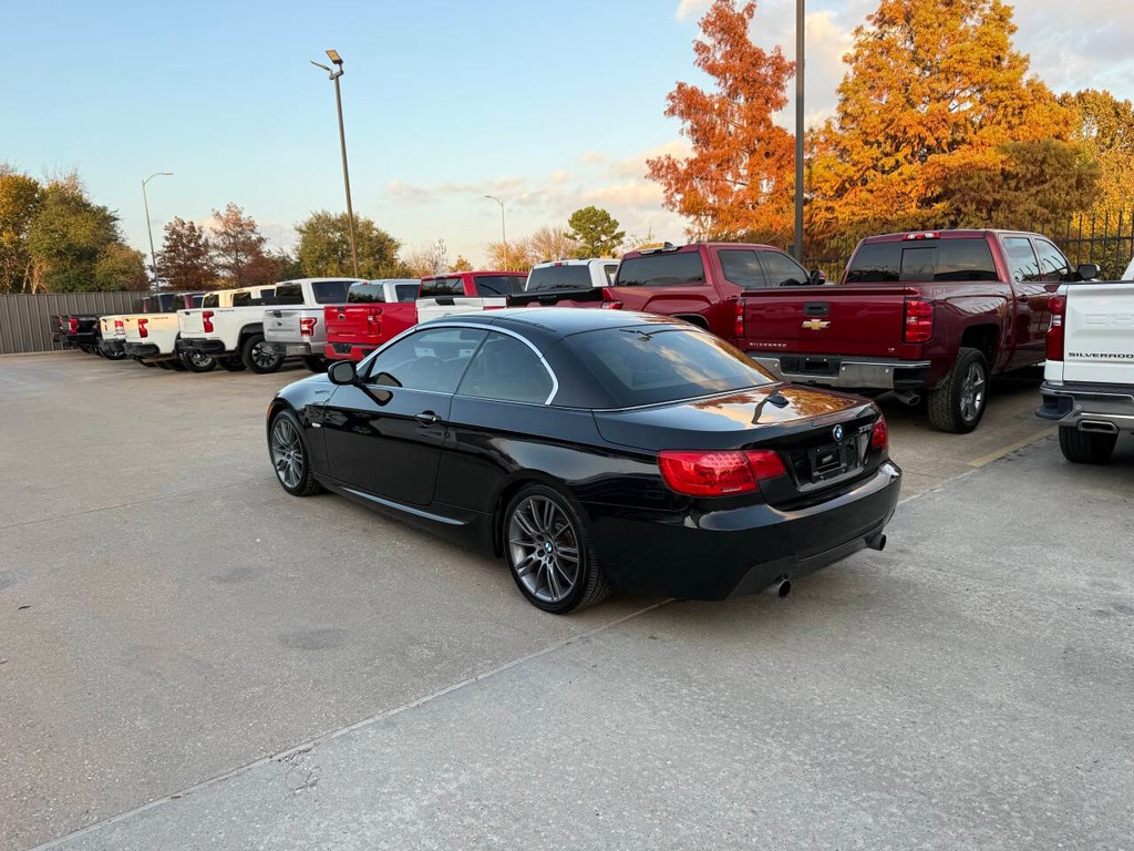 BMW 3 Series Vehicle Full-screen Gallery Image 06