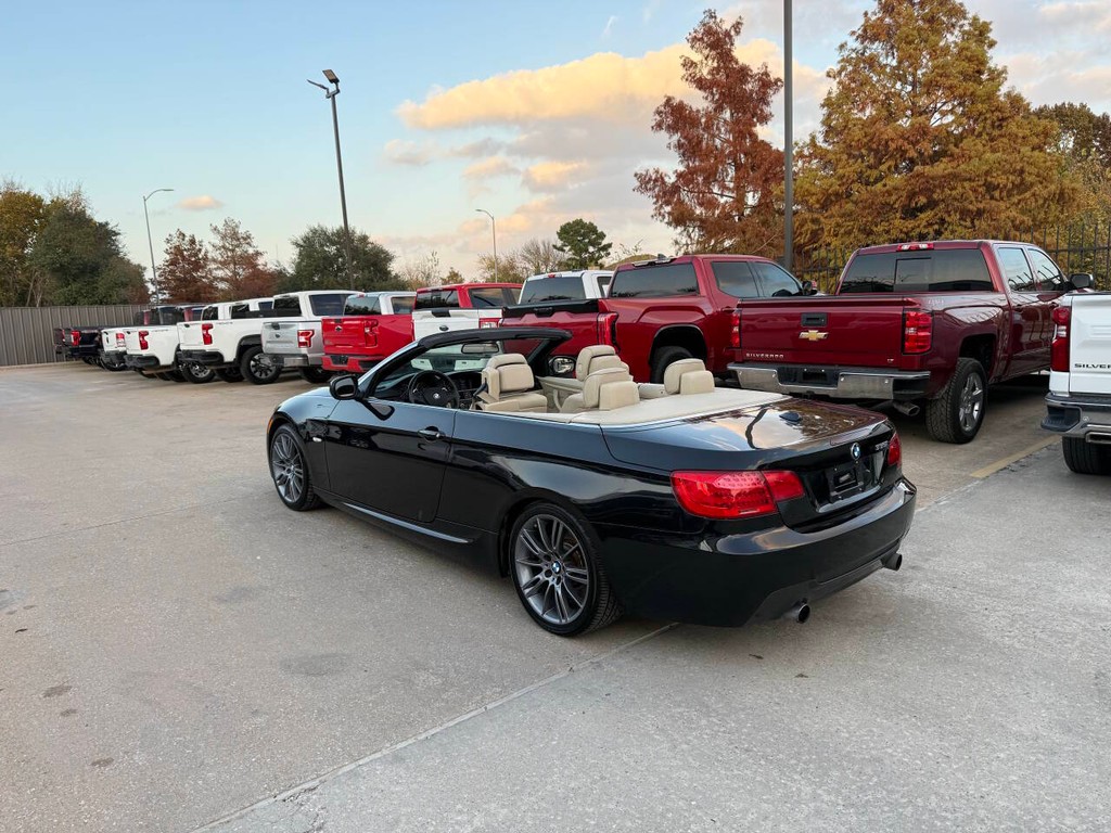 BMW 3 Series Vehicle Full-screen Gallery Image 07