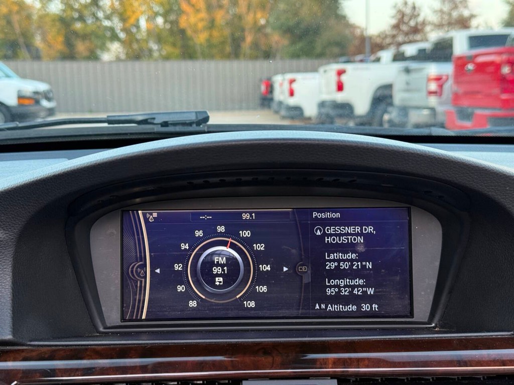 BMW 3 Series Vehicle Full-screen Gallery Image 27