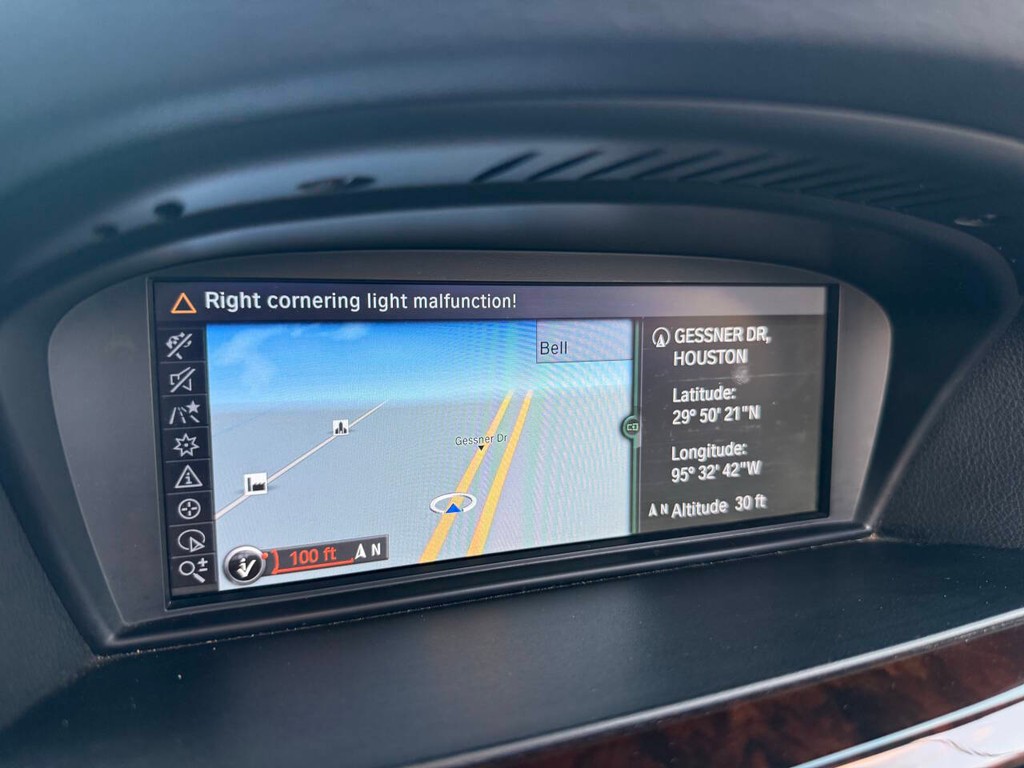 BMW 3 Series Vehicle Full-screen Gallery Image 28