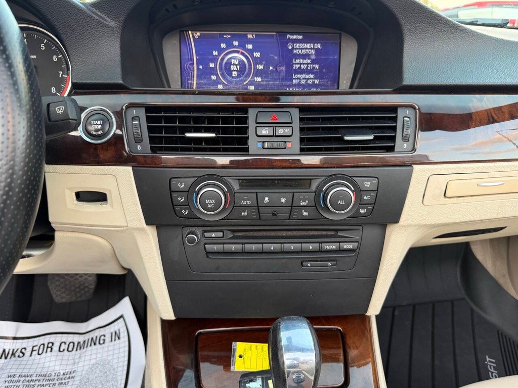 BMW 3 Series Vehicle Full-screen Gallery Image 29