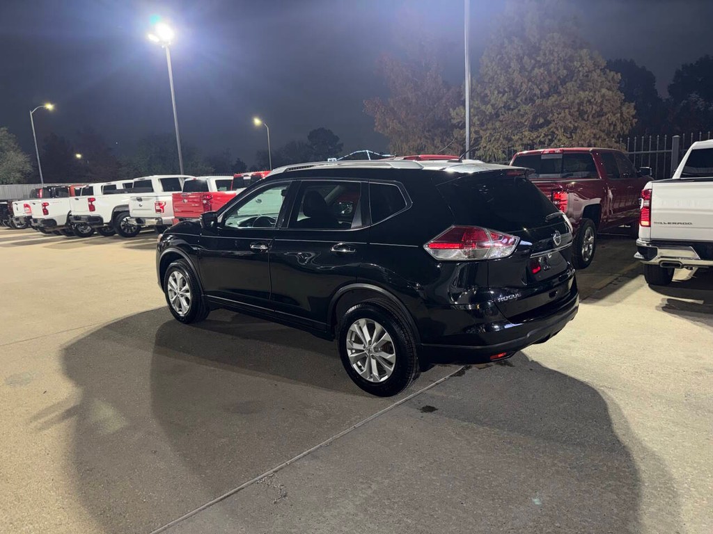 Nissan Rogue Vehicle Full-screen Gallery Image 04