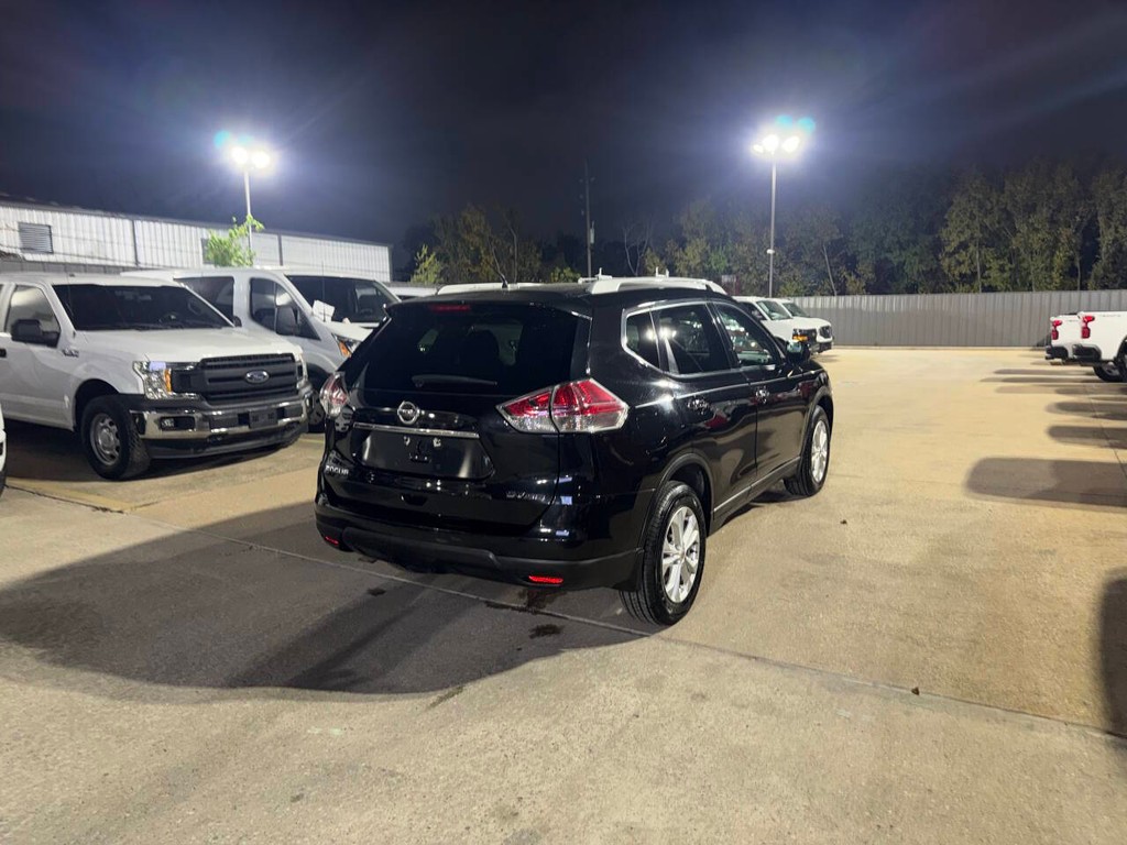 Nissan Rogue Vehicle Full-screen Gallery Image 05