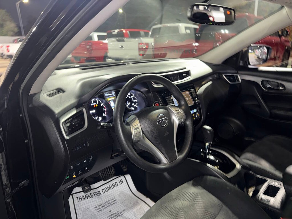 Nissan Rogue Vehicle Full-screen Gallery Image 06