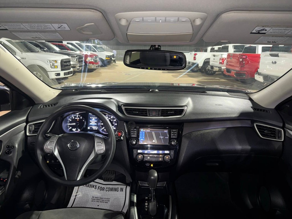 Nissan Rogue Vehicle Full-screen Gallery Image 17