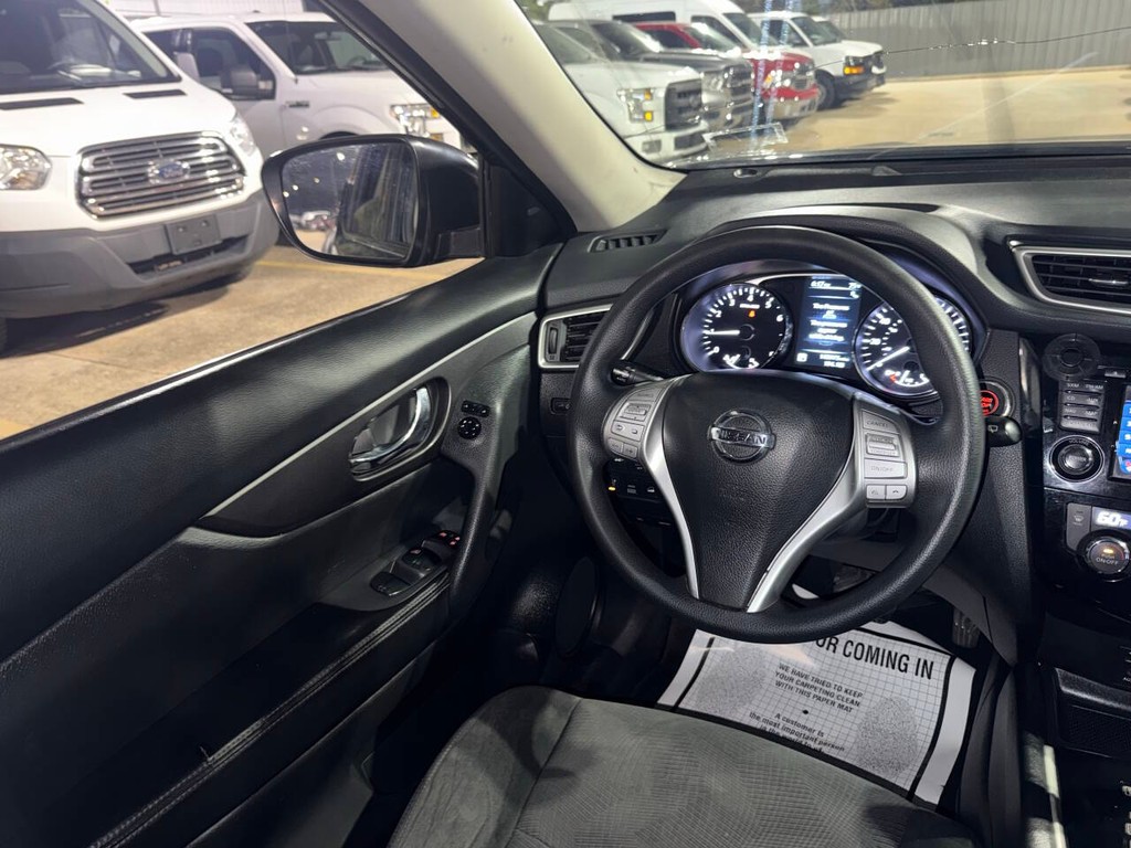 Nissan Rogue Vehicle Full-screen Gallery Image 19