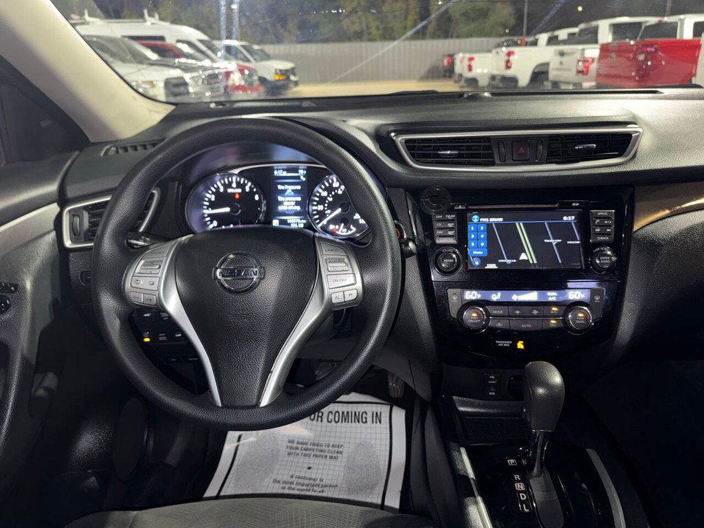 Nissan Rogue Vehicle Full-screen Gallery Image 21