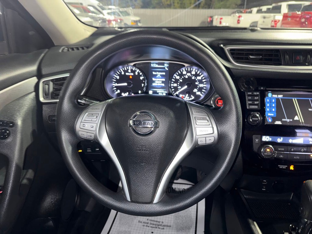 Nissan Rogue Vehicle Full-screen Gallery Image 22