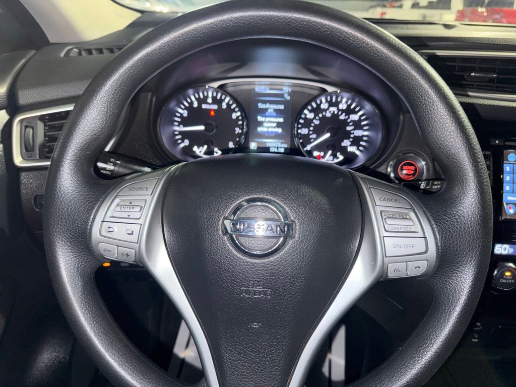 Nissan Rogue Vehicle Full-screen Gallery Image 23