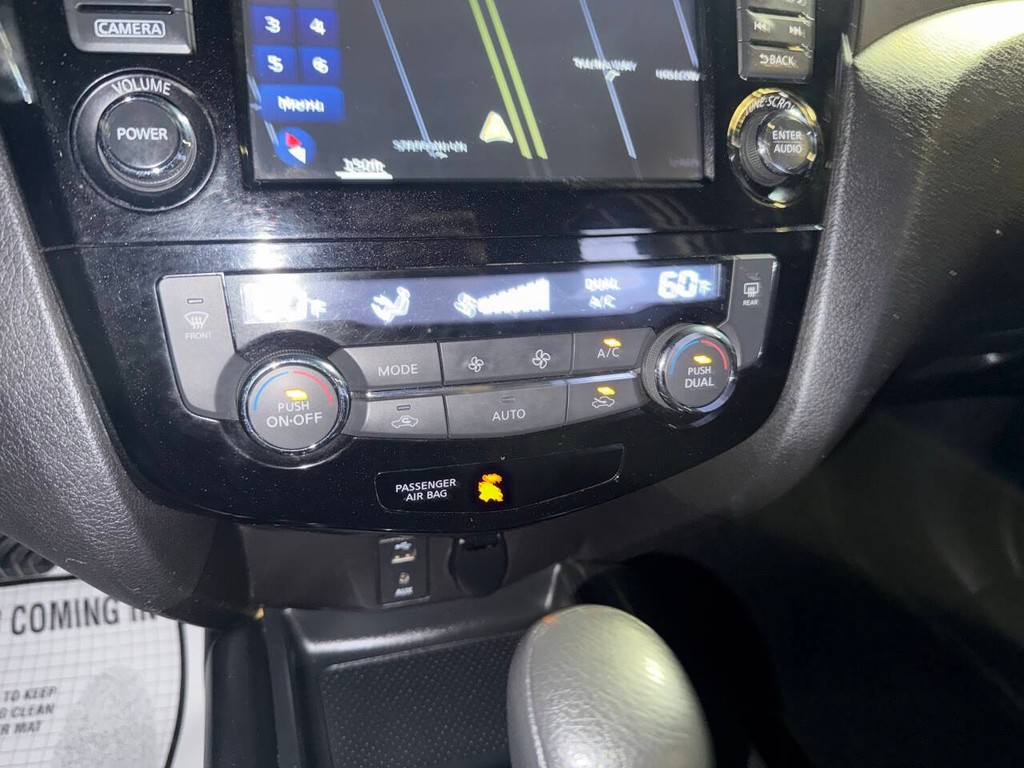 Nissan Rogue Vehicle Full-screen Gallery Image 28