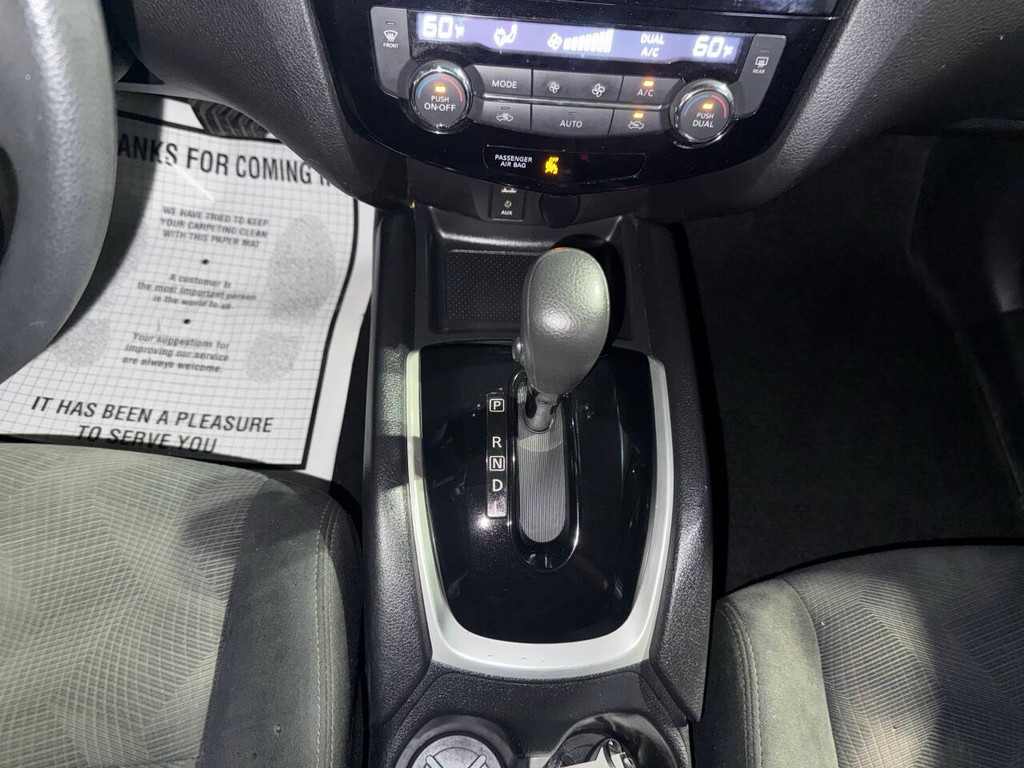 Nissan Rogue Vehicle Full-screen Gallery Image 29