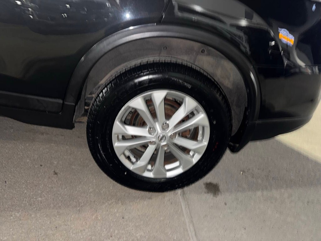 Nissan Rogue Vehicle Full-screen Gallery Image 35