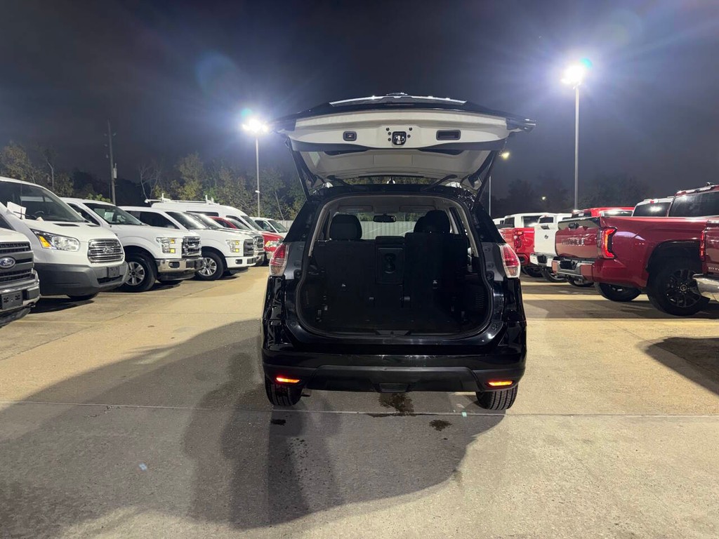 Nissan Rogue Vehicle Full-screen Gallery Image 36