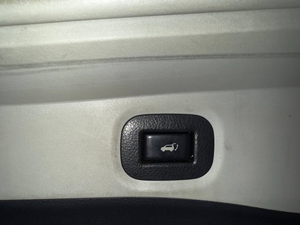 Nissan Rogue Vehicle Full-screen Gallery Image 37